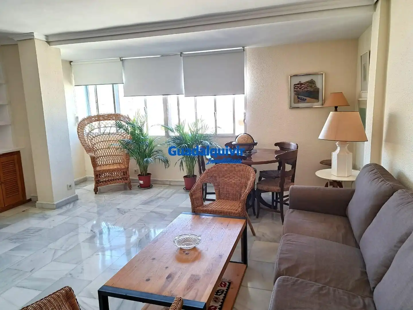 Living room of Flat for rent in Sevilla  with Air Conditioner, Furnished and Community pool