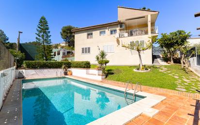 Vista exterior de Casa o xalet en venda en Chiva amb Aire condicionat, Jardí privat i Terrassa