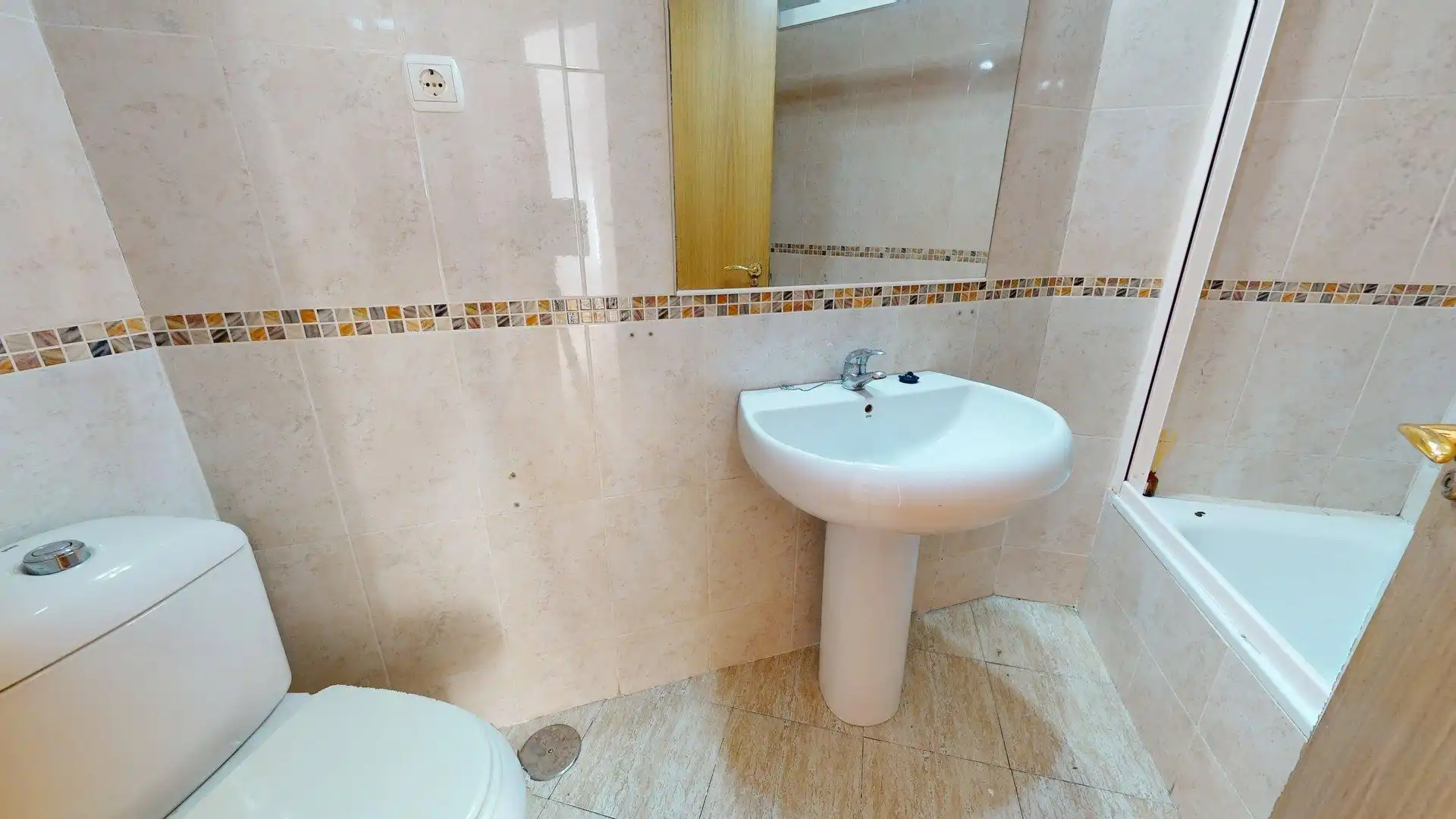 Bany de Pis en venda en Fuengirola amb Balcó