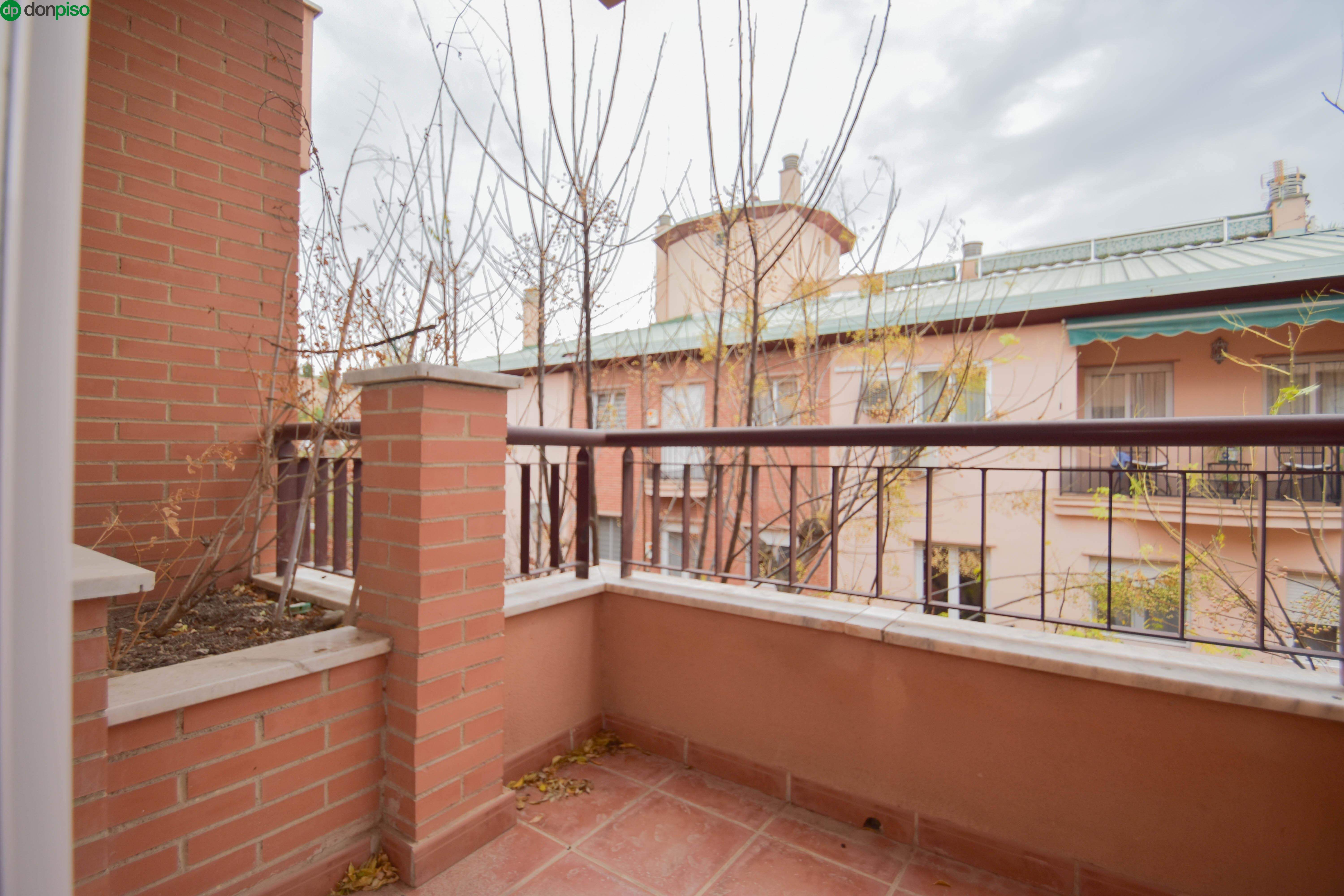 Terrassa de Àtic en venda en  Granada Capital amb Calefacció, Jardí privat i Parquet