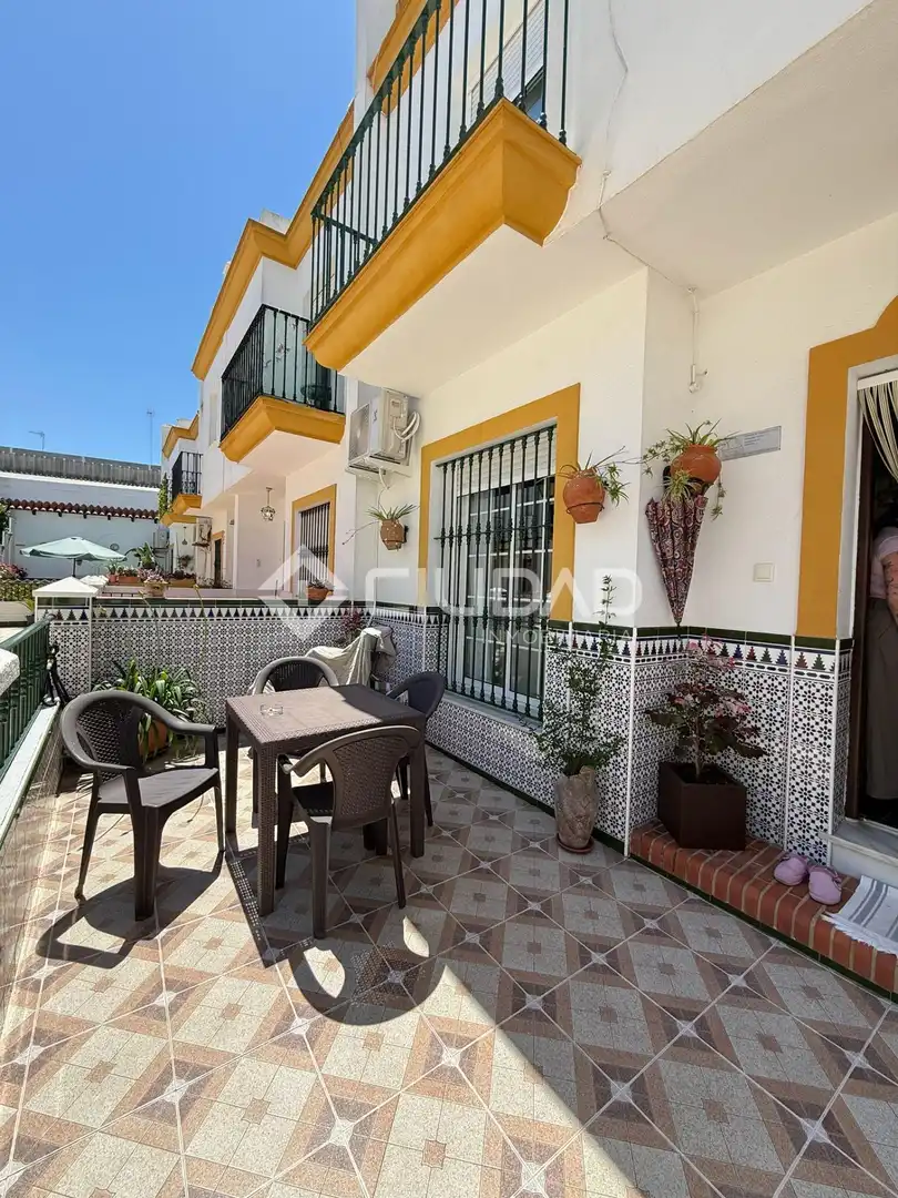 Vista exterior de Casa o chalet en venta en Chipiona con Aire acondicionado y Balcón