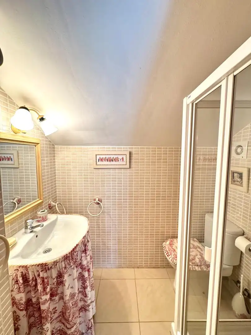 Badezimmer von Einfamilien-Reihenhaus zum Verkauf in Alcalà de Xivert mit Klimaanlage, Privatgarten und Terrasse