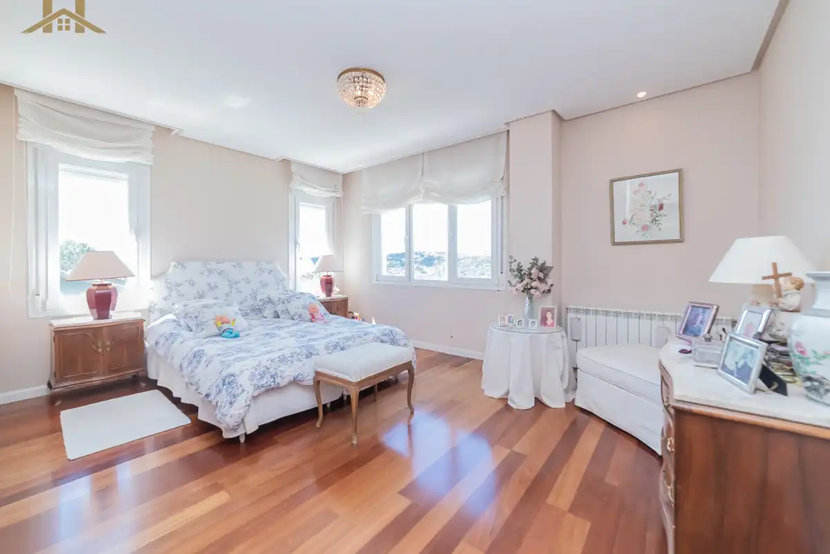 Schlafzimmer von Haus oder Chalet zum Verkauf in Torrelodones mit Heizung, Privatgarten und Terrasse