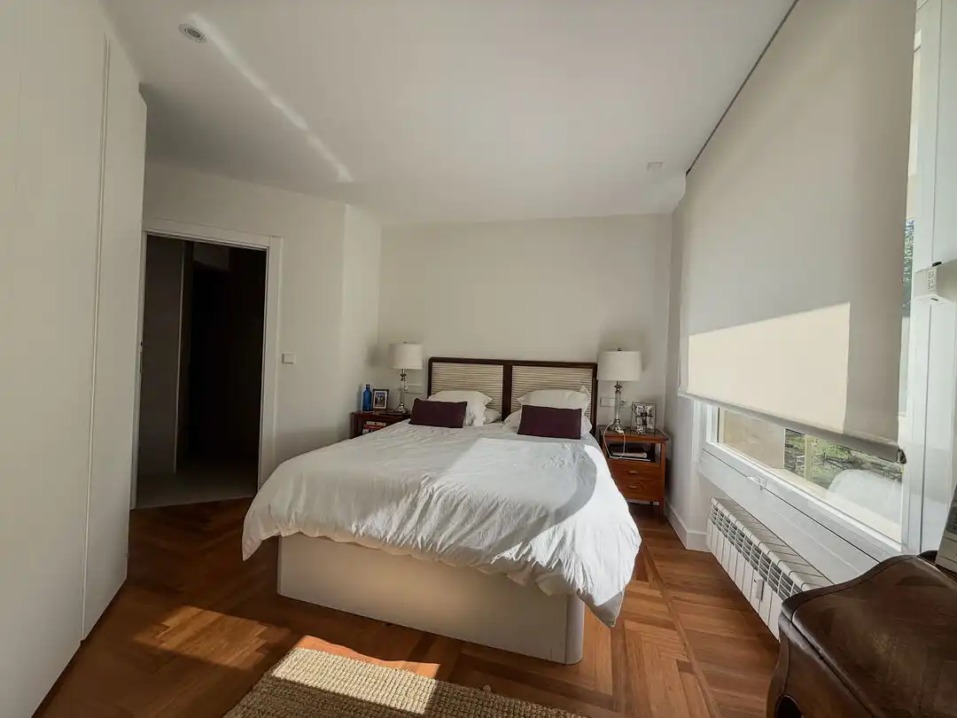 Schlafzimmer von Wohnung zur Miete in Donostia - San Sebastián  mit Heizung, Privatgarten und Terrasse