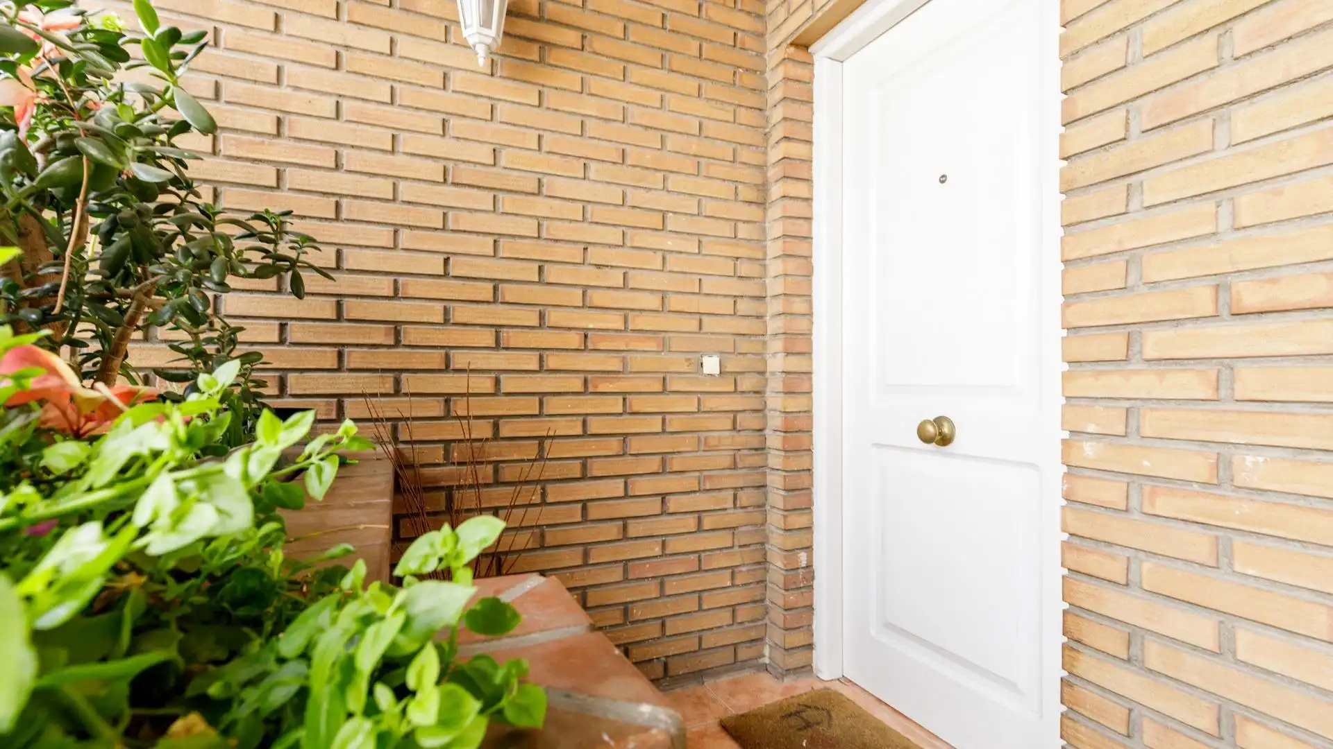 Casa adosada en venta en Zaragoza con Calefacción, Jardín privado y Terraza