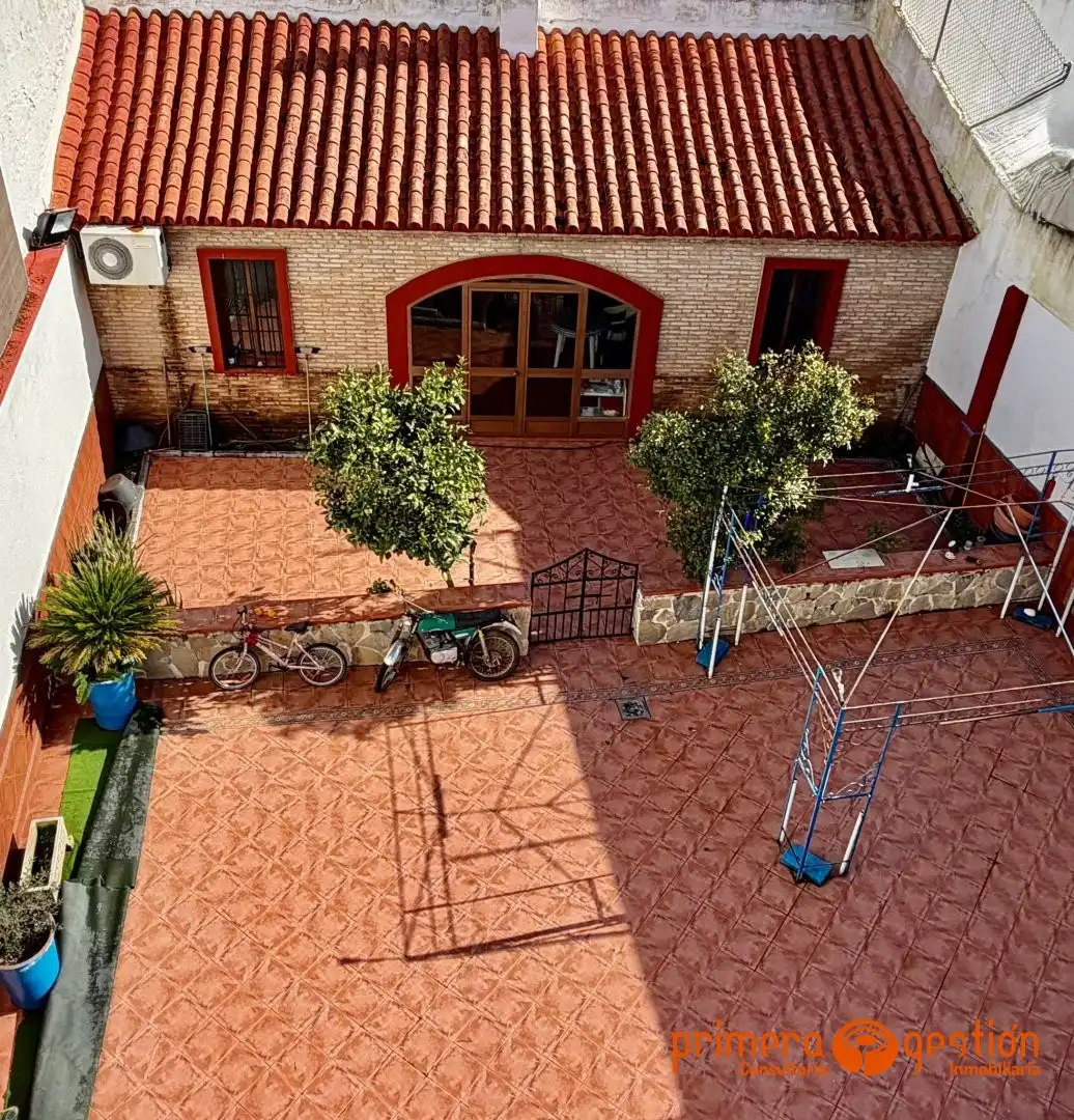 Terrassa de Casa o xalet en venda en Lora del Río amb Aire condicionat i Calefacció