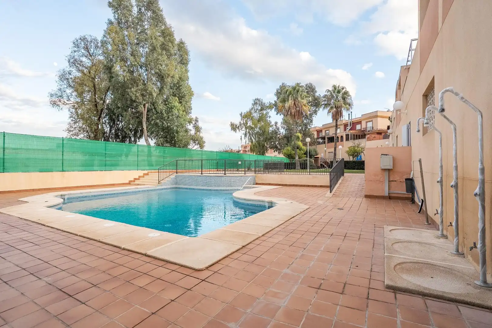 Schwimmbecken von Einfamilien-Reihenhaus zum Verkauf in Huércal de Almería mit Klimaanlage, Privatgarten und Terrasse
