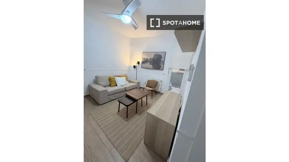 Außenansicht von Wohnung zur Miete in Madrid mit Klimaanlage, Heizung und Möbliert