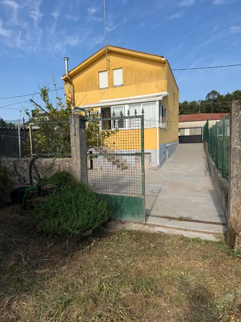 Parking de Casa o chalet en venta en Carballo con Terraza