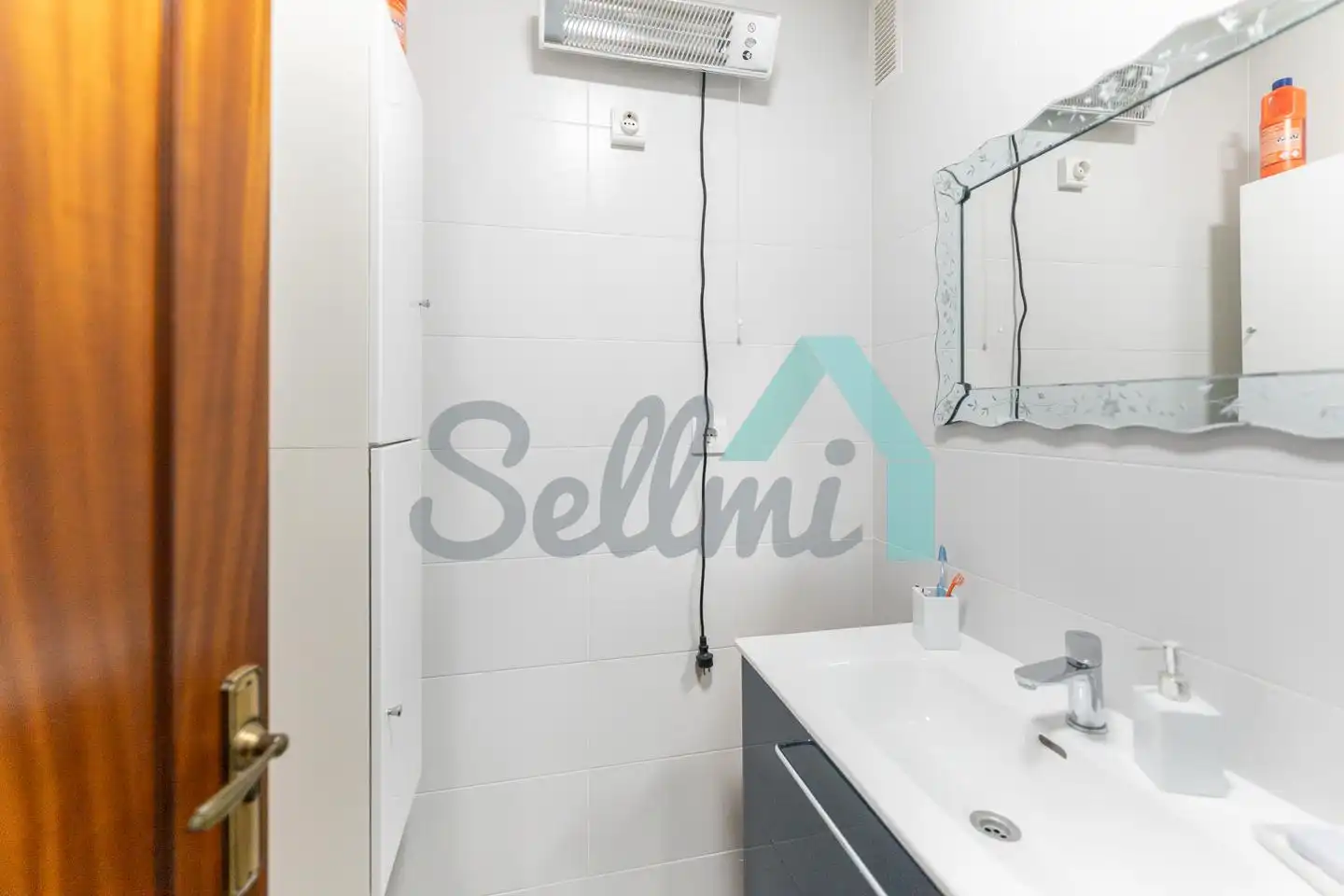 Badezimmer von Wohnung zur Miete in Oviedo  mit Heizung, Parkett und Möbliert