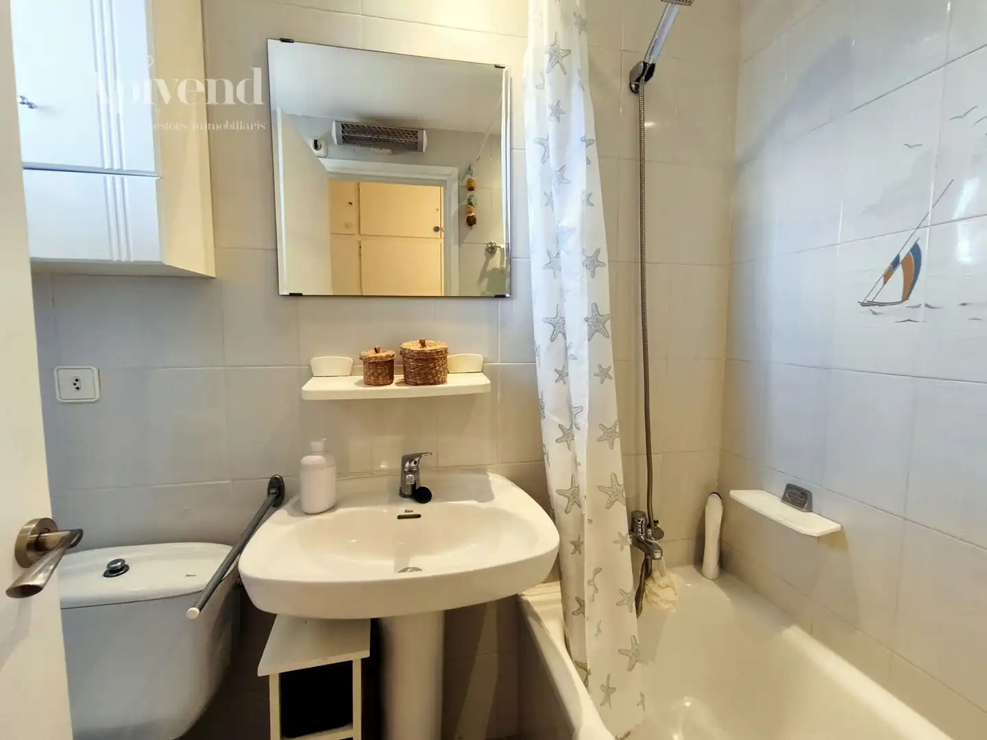 Badezimmer von Wohnung zum Verkauf in Roses mit Klimaanlage, Heizung und Terrasse