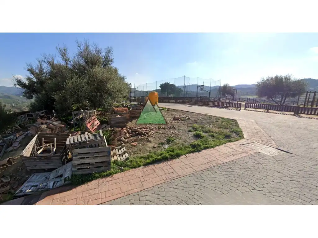 Wohnbaugrundstück zum Verkauf in Barrio De La Constitucion, imagen 2