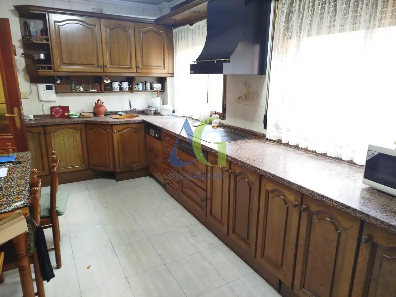 Cuina de Pis en venda en León Capital  amb Calefacció, Parquet i Terrassa