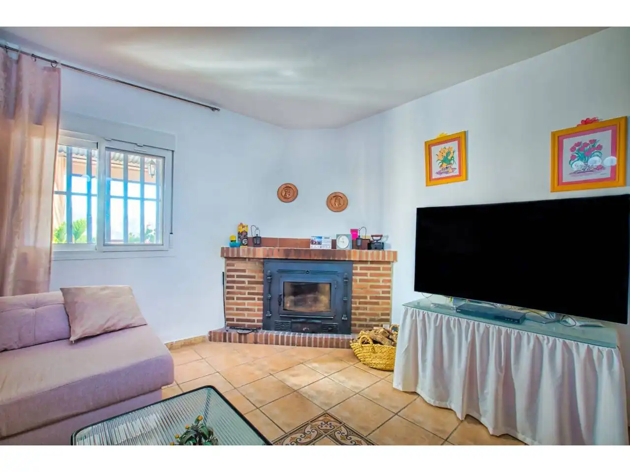 Sala de estar de Finca rústica en venta en Alcaucín con Terraza y Piscina