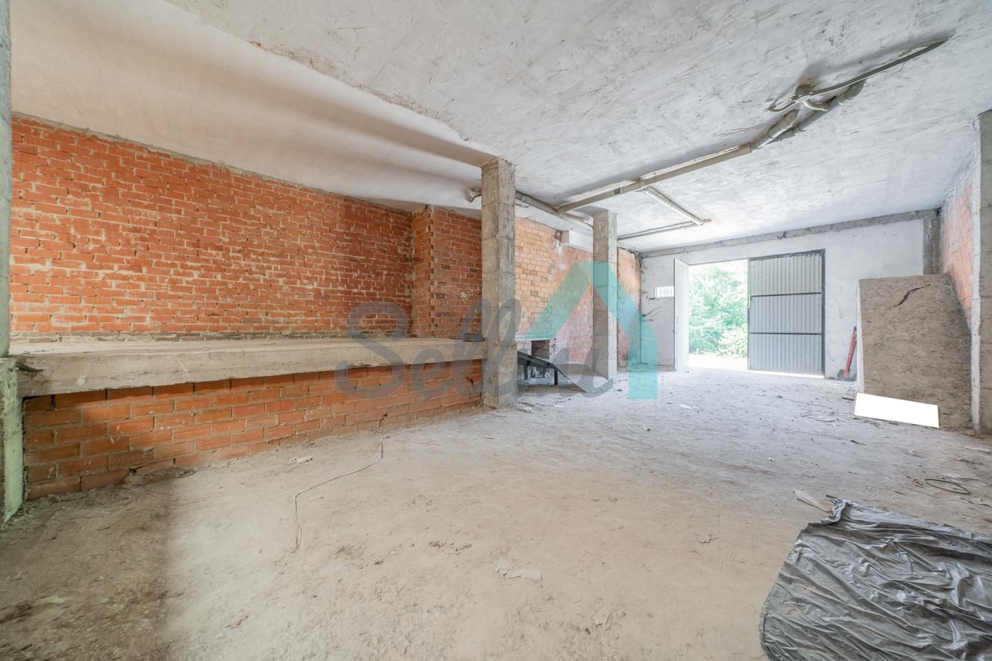 Premises for sale in Aller