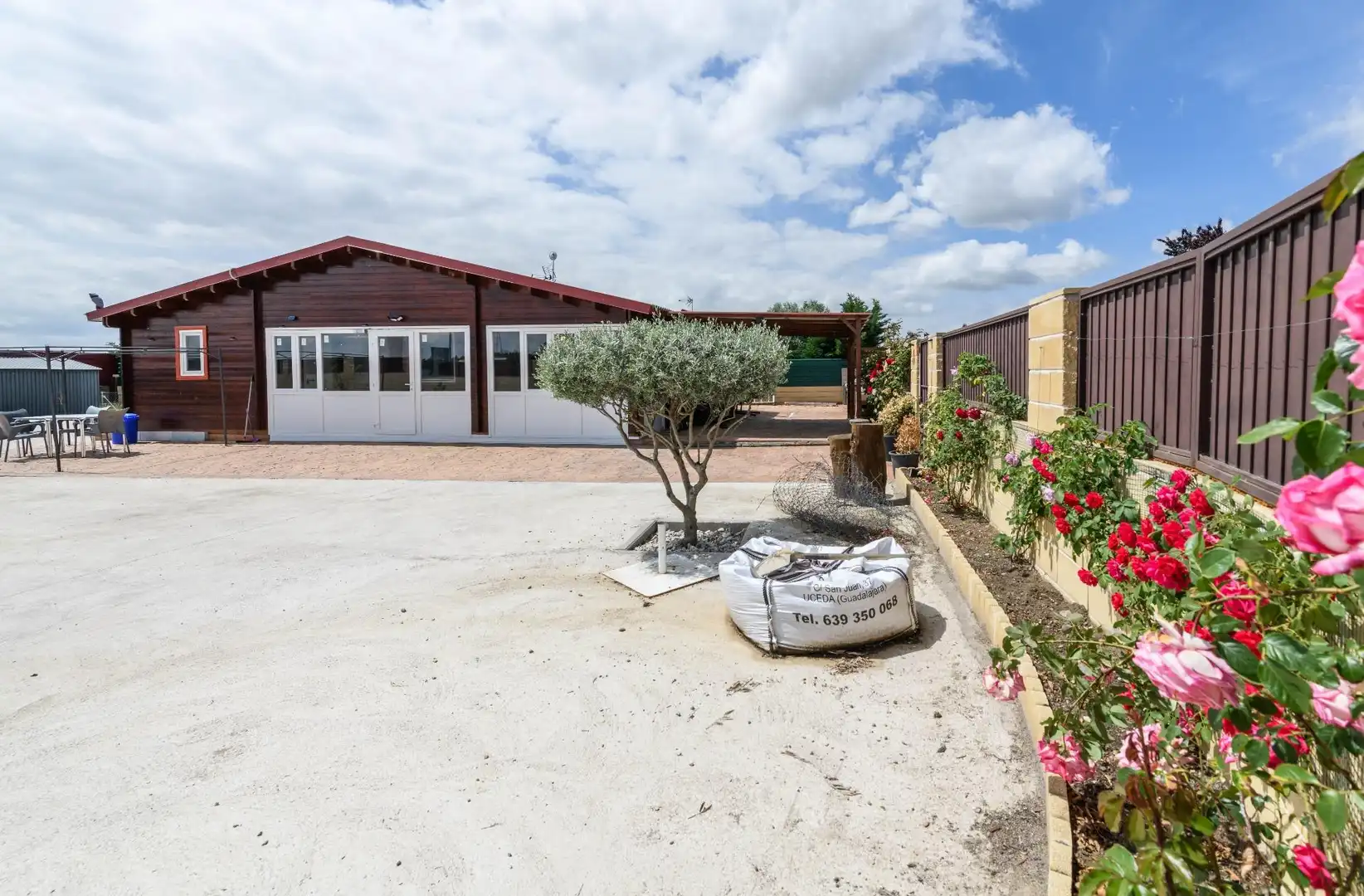 Vista exterior de Casa o xalet en venda en Matarrubia amb Terrassa