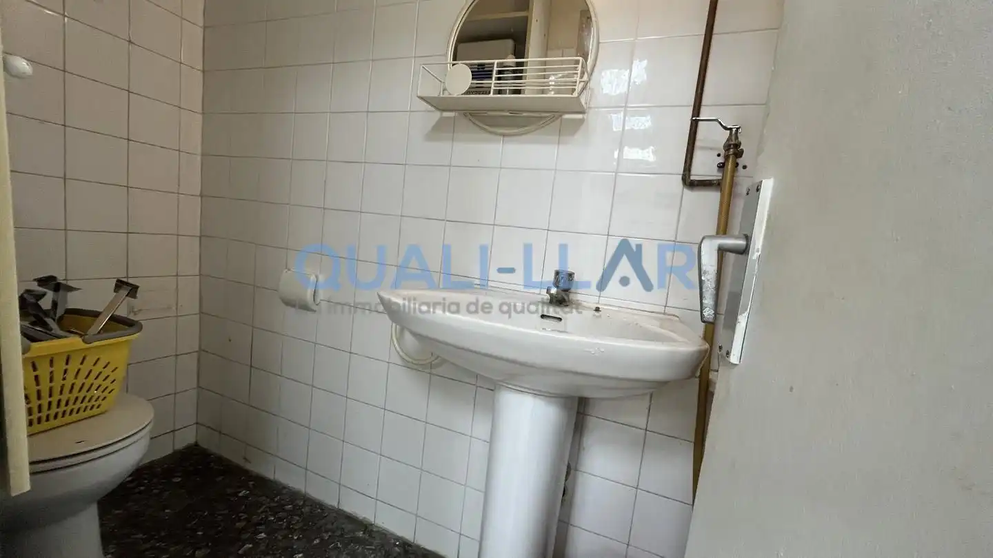 Badezimmer von Geschaftsraum zum Verkauf in Sant Feliu de Llobregat mit Terrasse