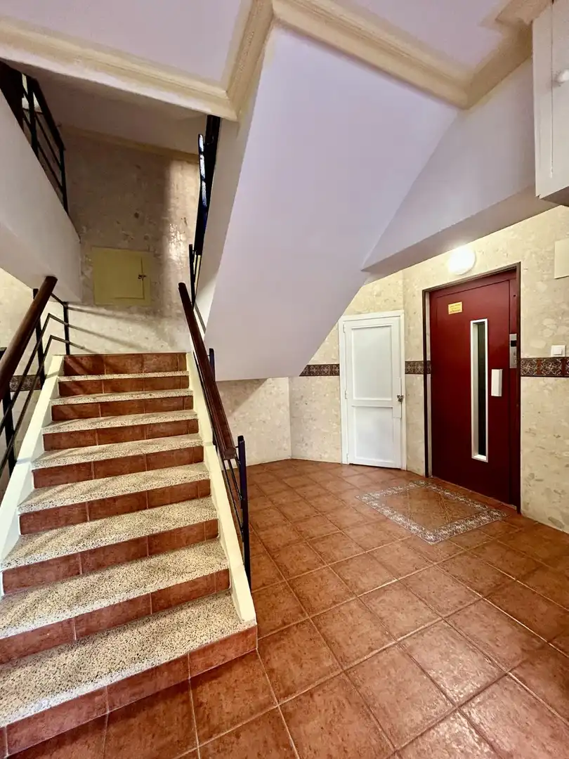 Piso en venta en Laredo con Calefacción, Terraza y Amueblado