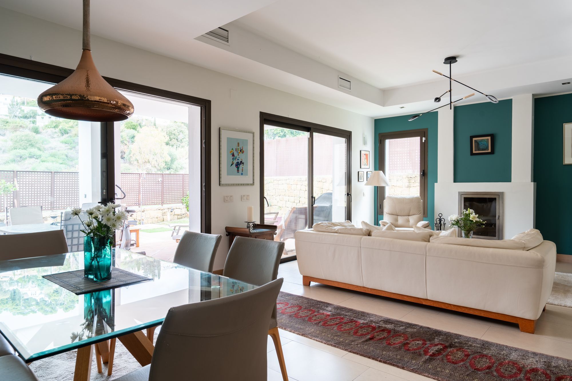 Sala d'estar de Casa adosada en venda en Benalmádena amb Terrassa i Balcó