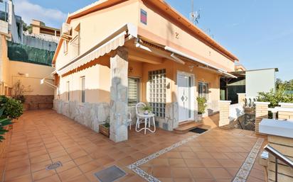 Vista exterior de Casa o xalet en venda en Sant Boi de Llobregat amb Calefacció