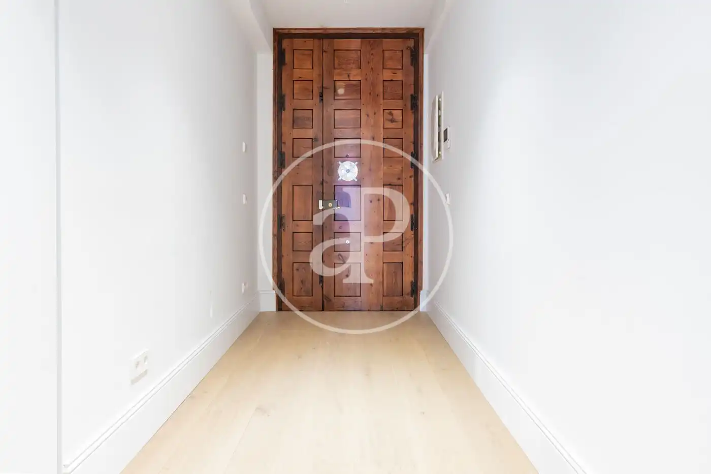 Flat for sale in Madrid  with Air Conditioner, Heating and Balcony