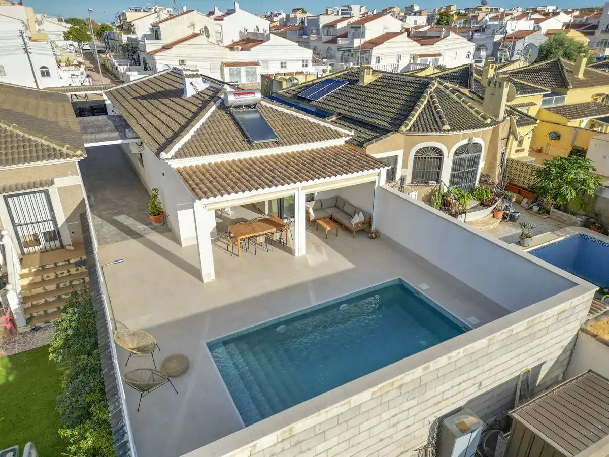 Terraza de Casa o chalet en venta en Torrevieja con Aire acondicionado, Jardín privado y Terraza