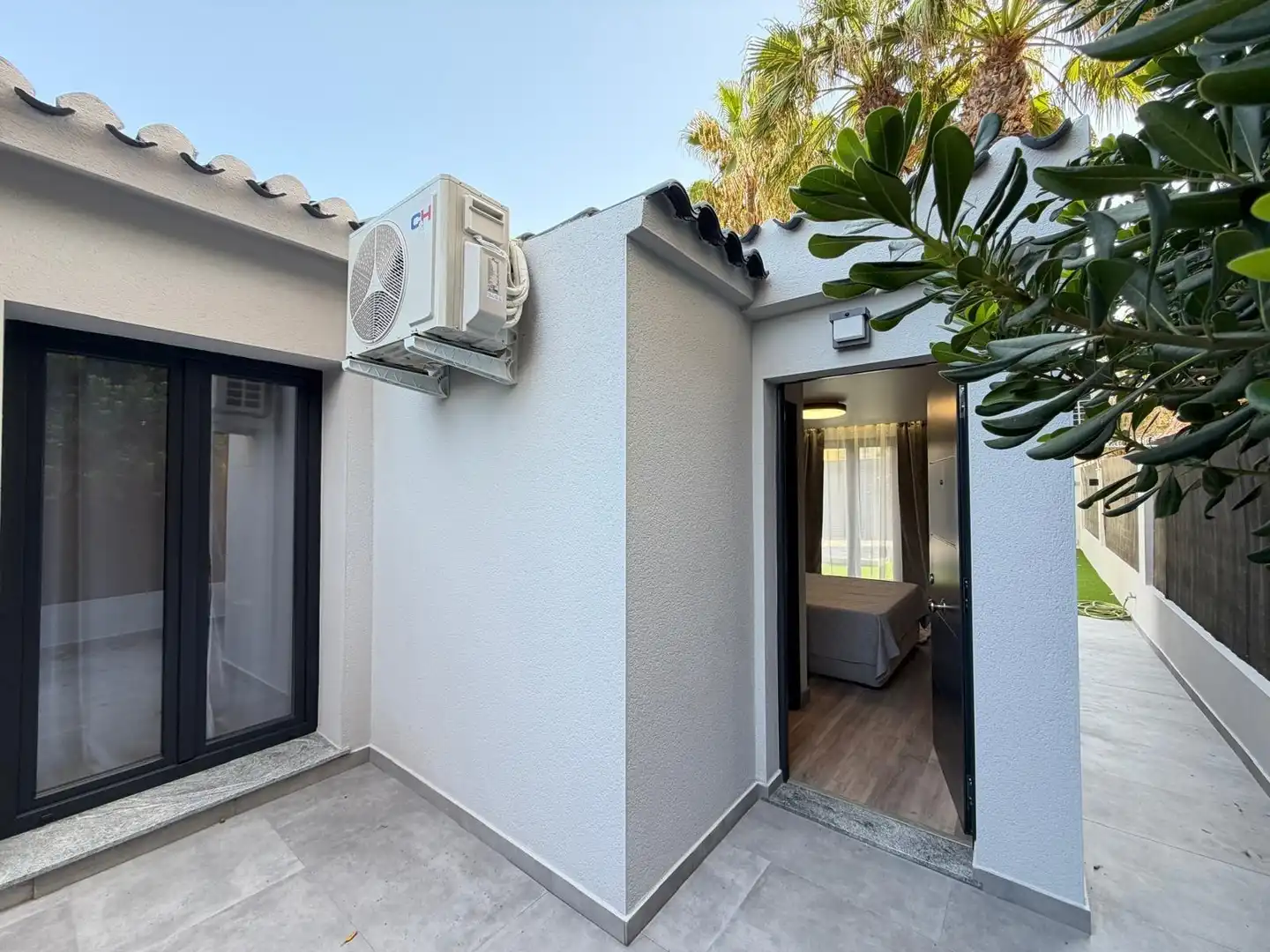 Balcony of Houses for sale in Torrevieja  with Air Conditioner, Heating and Private garden