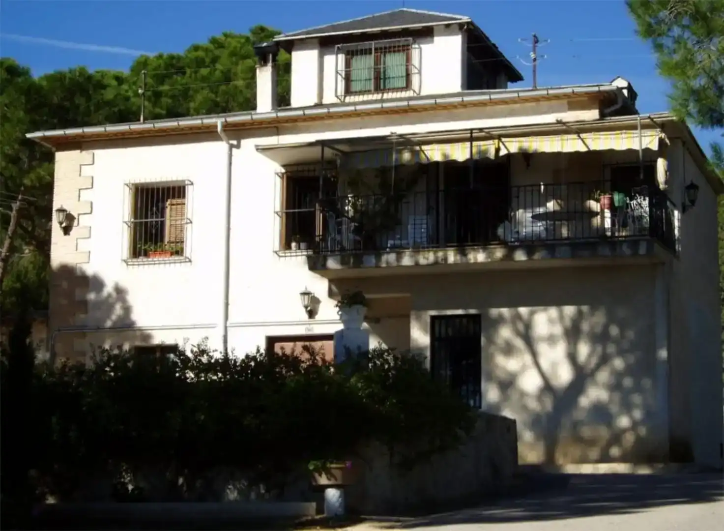Vista exterior de Finca rústica en venda en Onil amb Piscina i Balcó
