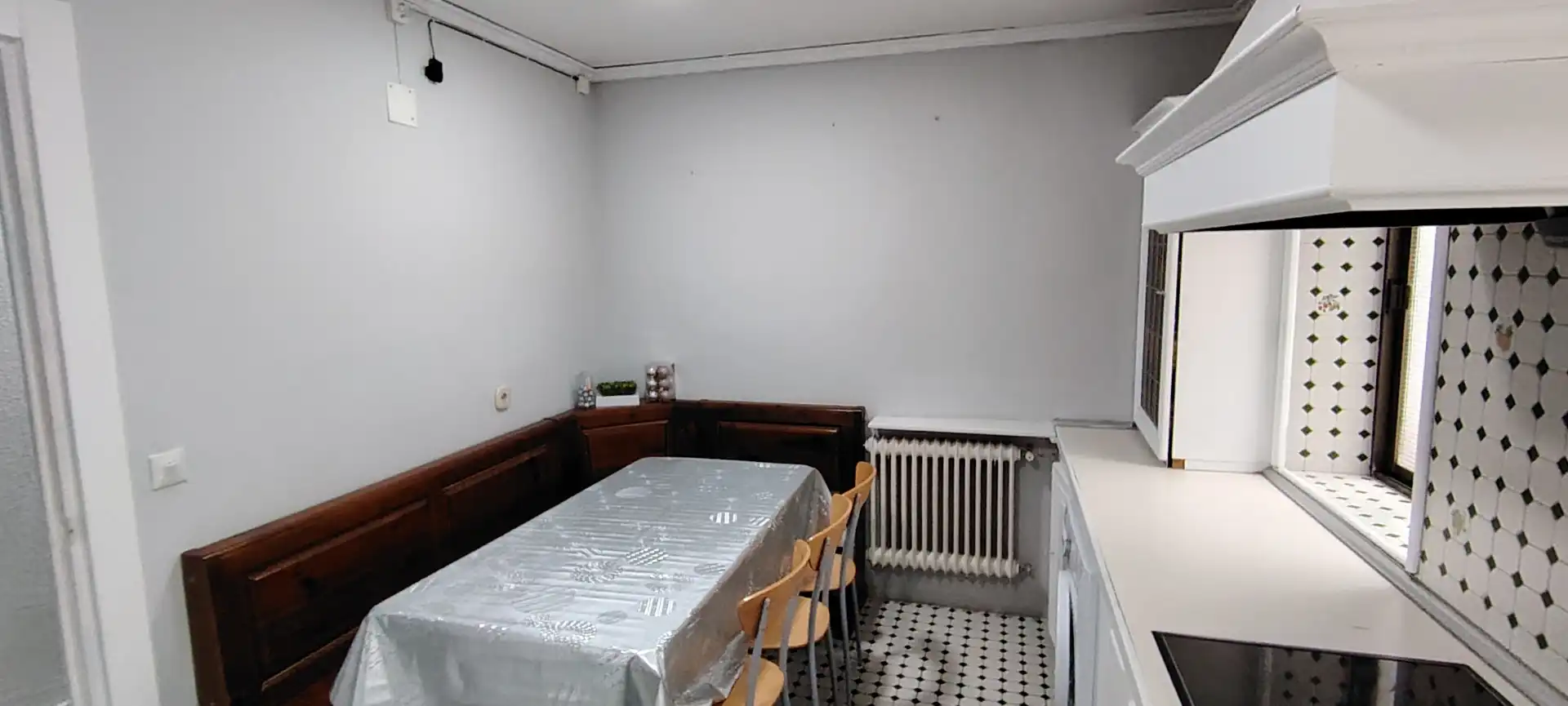 Kitchen of Flat for sale in Salamanca  with Heating, Parquet flooring and Furnished