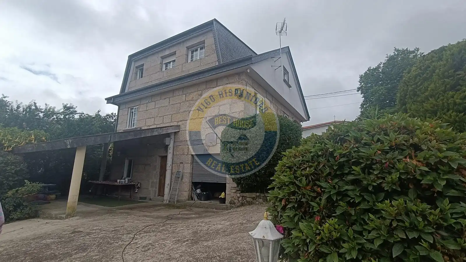 Vista exterior de Casa o chalet en venta en Vigo  con Calefacción, Jardín privado y Terraza