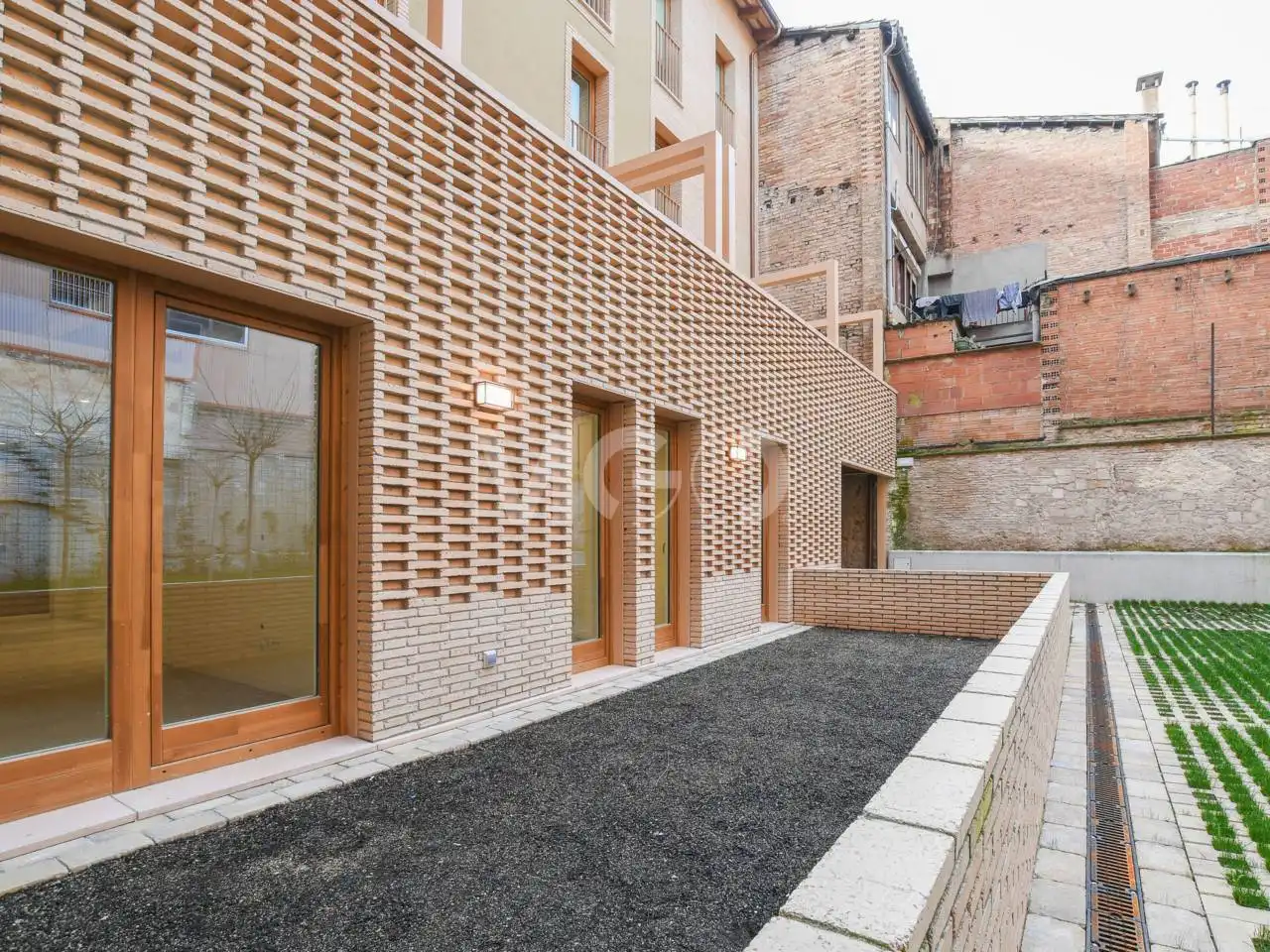 Vista exterior de Piso en venta en Vic con Calefacción, Terraza y Alarma