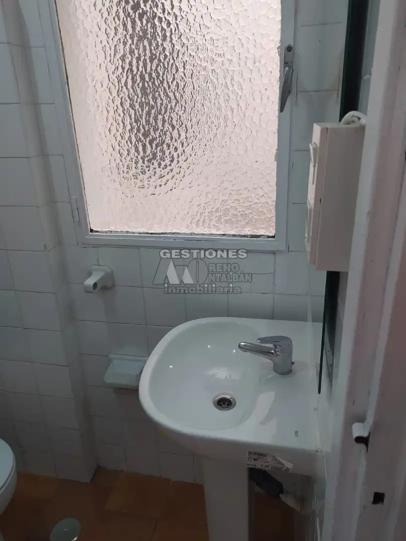 Baño de Estudio de alquiler en Granada con Calefacción, Amueblado y Lavadora
