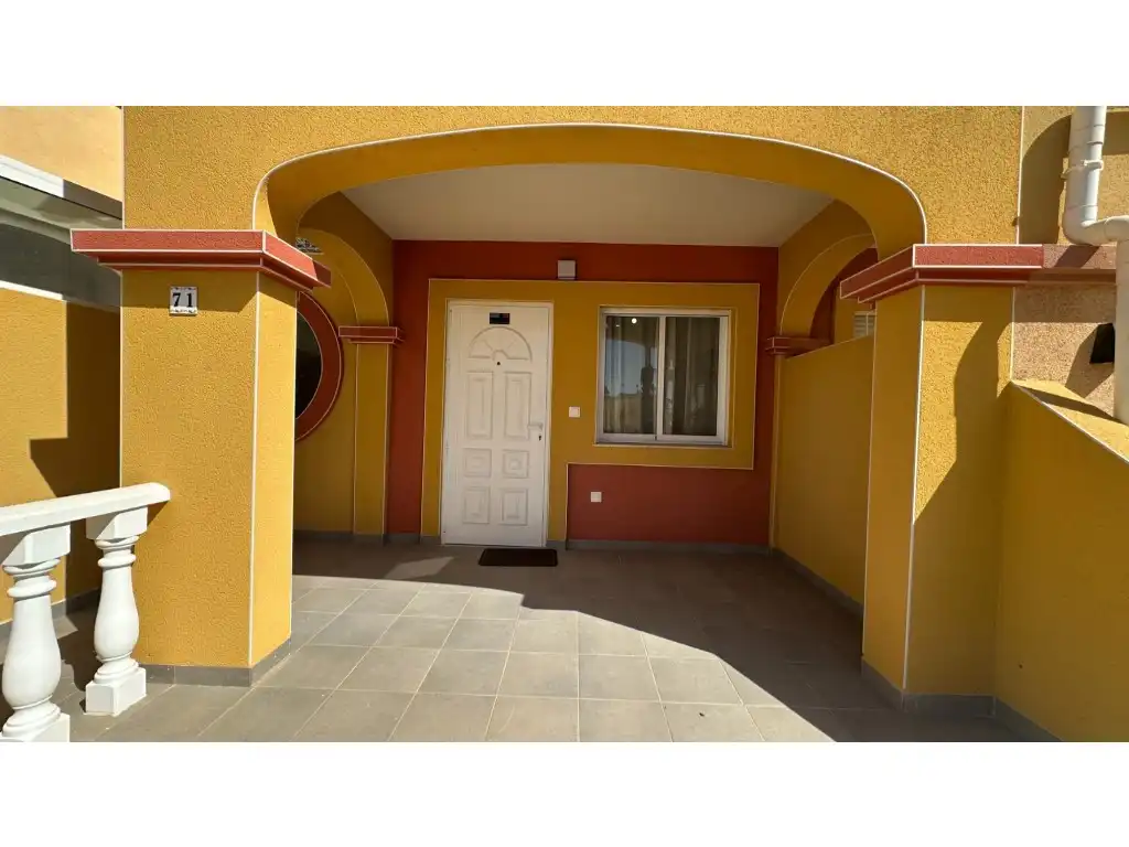 Adosado con terraza en venta en Poligono B-2 Villapiedra, imagen 2
