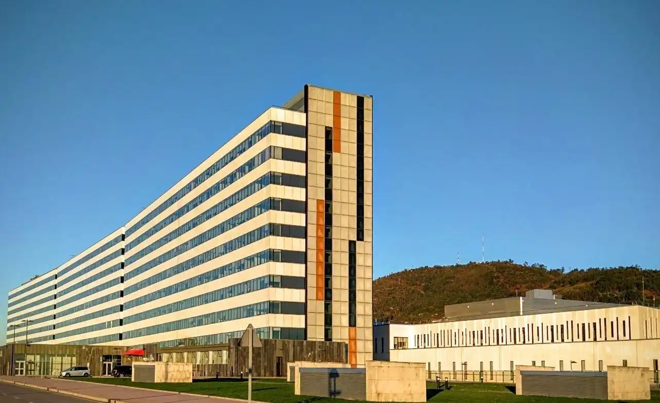 Vista exterior de Pis en venda en Oviedo  amb Calefacció i Parquet