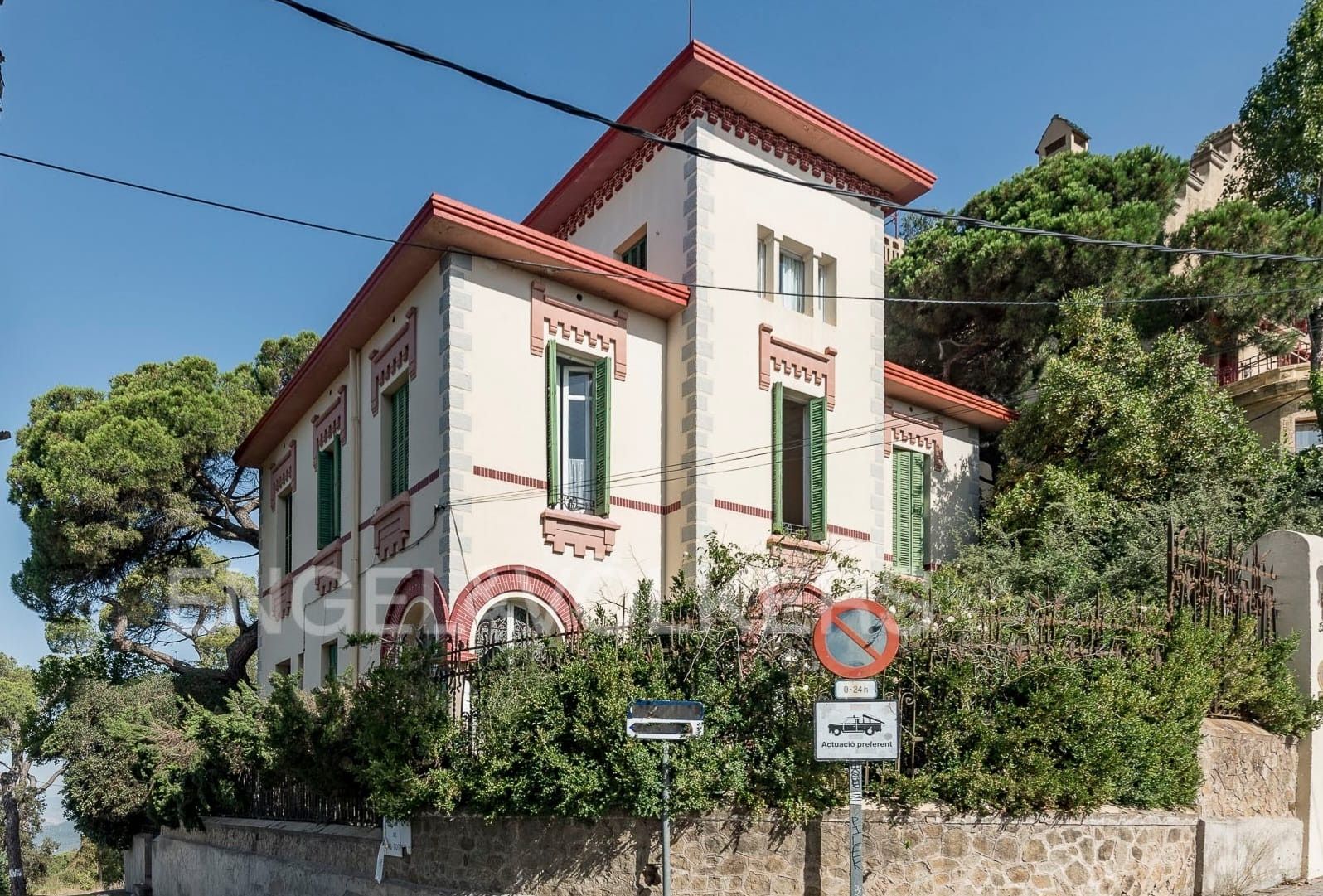Vista exterior de Finca rústica en venda en  Barcelona Capital amb Calefacció, Jardí privat i Terrassa