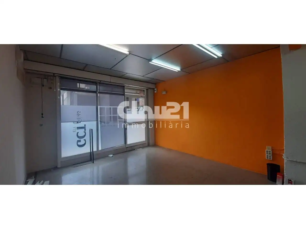 Local comercial en alquiler en Calle Aurora Bertrana, imagen 3