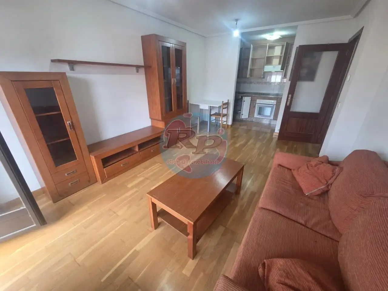 Sala d'estar de Apartament en venda en Valencia de Don Juan amb Calefacció, Parquet i Terrassa