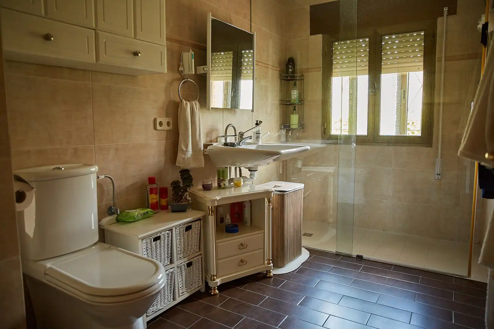 Bathroom of Houses for sale in Miraflores de la Sierra  with Air Conditioner, Heating and Private garden