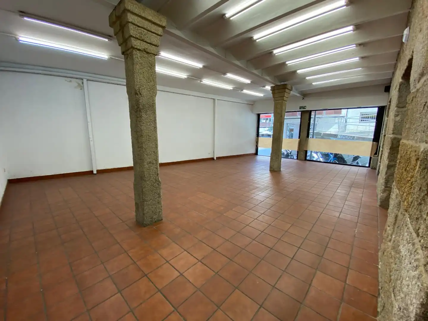 Local de alquiler en Ourense Capital  con Calefacción, Terraza y Amueblado