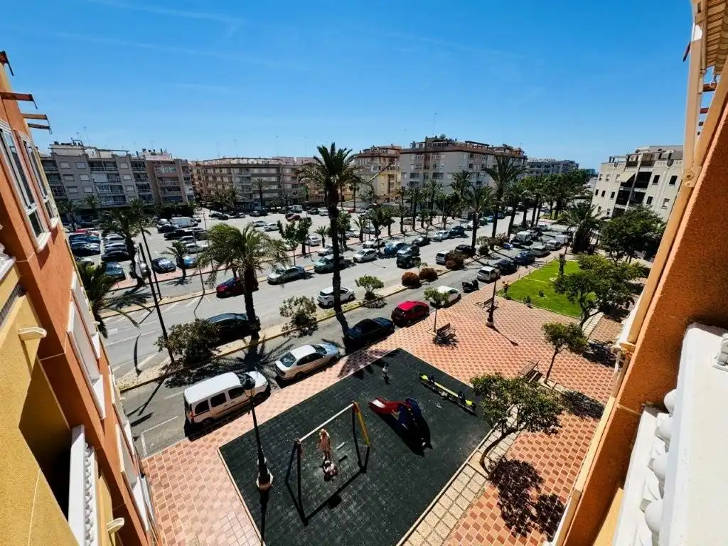 Vista exterior de Apartament en venda en Guardamar del Segura amb Aire condicionat, Moblat i Balcó
