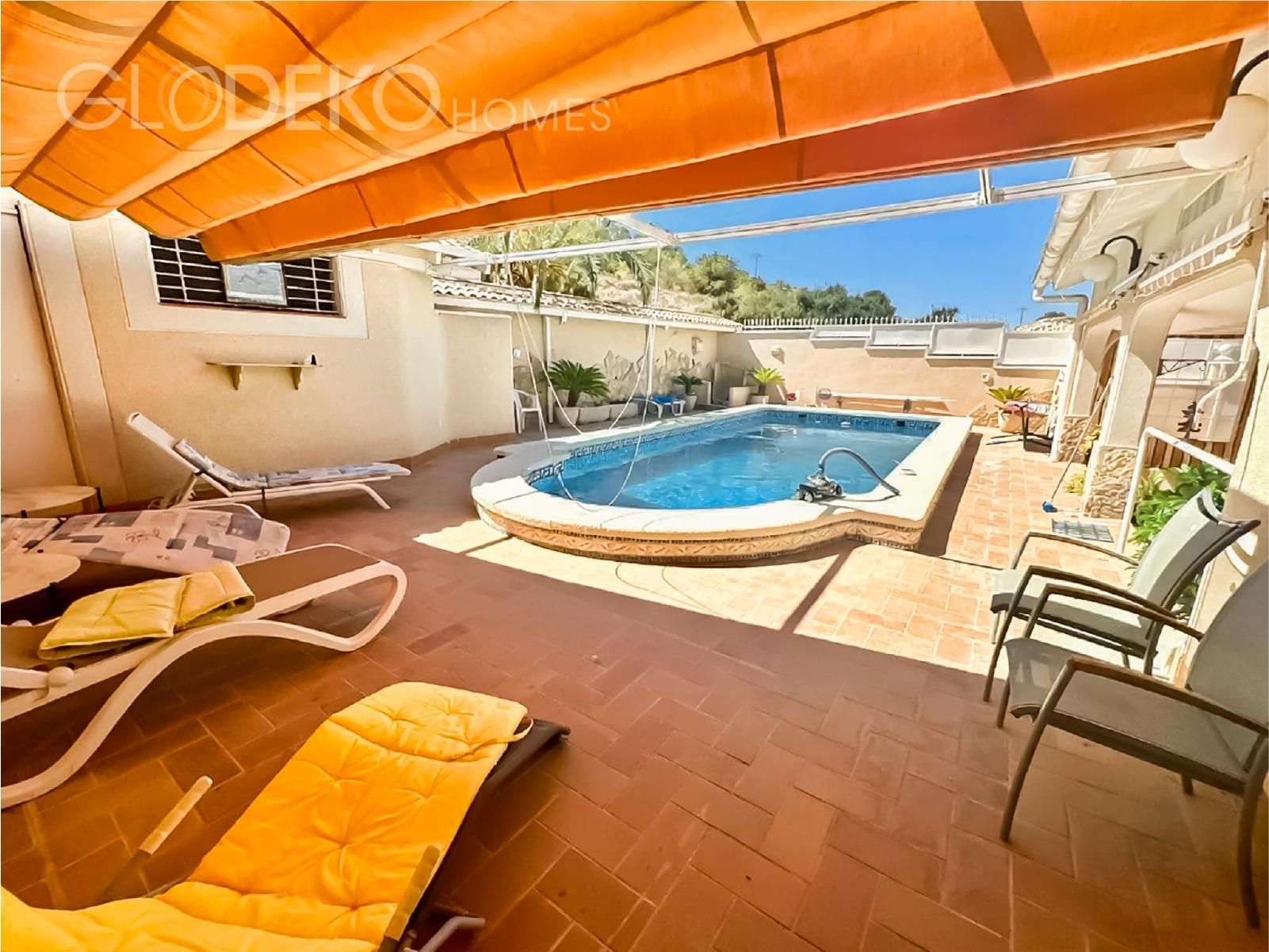 Swimming pool of House or chalet for sale in Alicante / Alacant  with Air Conditioner, Heating and Private garden