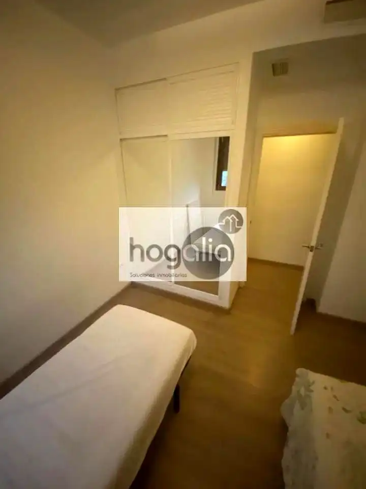Schlafzimmer von Erdgeschoss zur Miete in Sevilla mit Klimaanlage und Möbliert