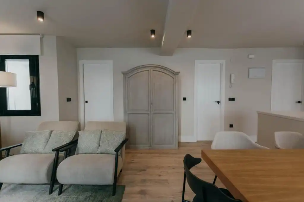 Flat for sale in Sevilla  with Air Conditioner, Heating and Furnished