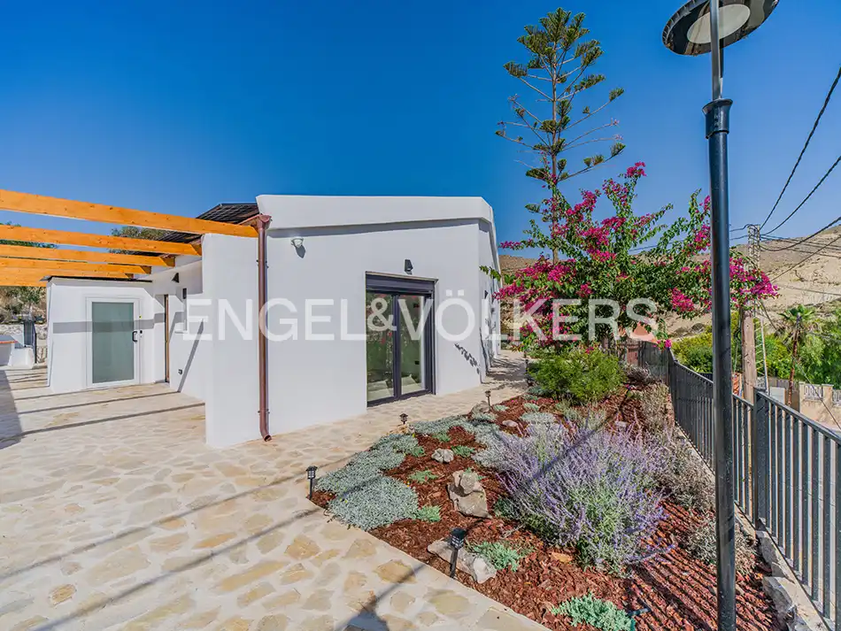 Terrassa de Casa o xalet en venda en El Campello amb Aire condicionat, Calefacció i Jardí privat