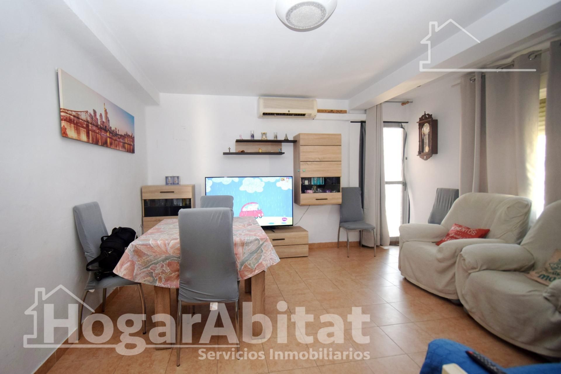 Living room of Flat for sale in Paterna  with Air Conditioner and Balcony