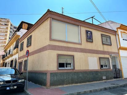 Vista exterior de Casa o xalet en venda en Torrenueva Costa amb Aire condicionat