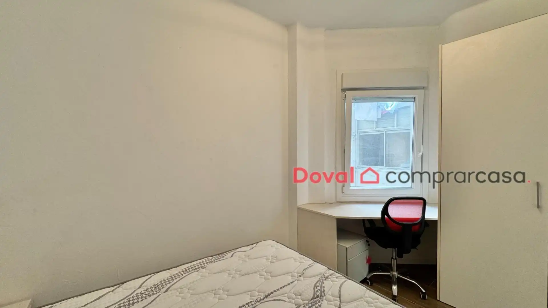 Habitación de Piso de alquiler en Vigo  con Calefacción y Amueblado