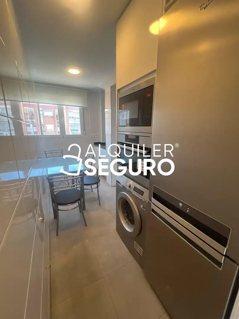 Kitchen of Flat for rent in Madrid  with Air Conditioner, Heating and Terrace
