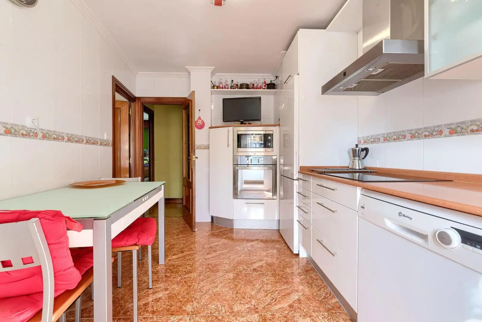 Cocina de Piso en venta en Barakaldo  con Calefacción, Jardín privado y Terraza