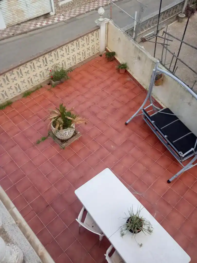 Terraza de Piso para compartir en Pineda de Mar con Jardín privado, Trastero y Lavadora